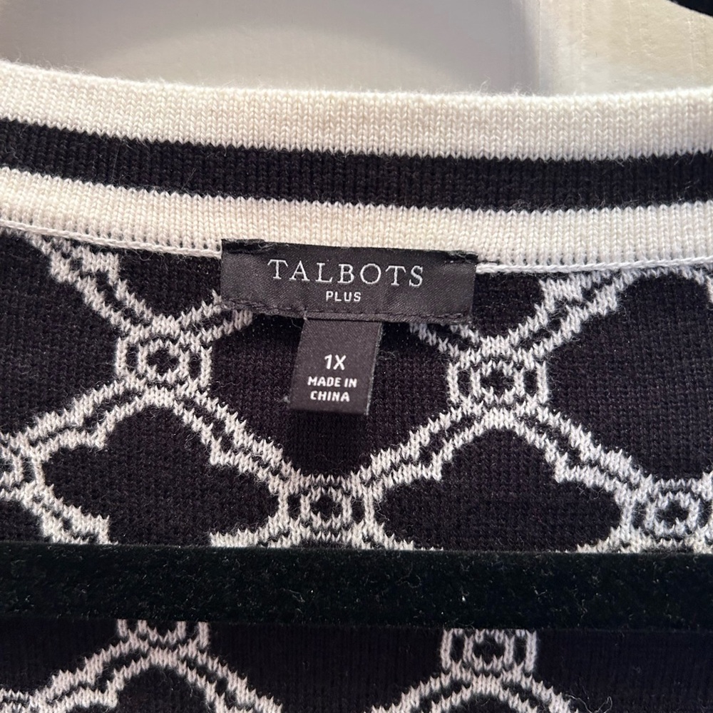 Talbots Plus White & Black Print V-Neck Cardigan Sweater. Size 1X - Picture 3 of 5
